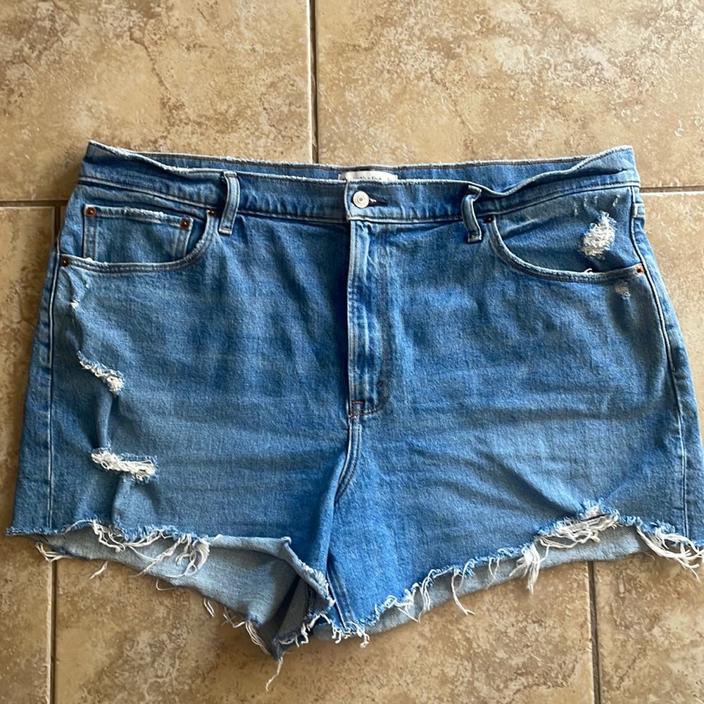 Abercrombie & fitch distressed high rise the mom short size 34/18